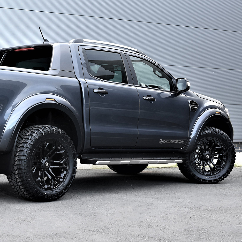 Toyota Hilux 20" Predator Scorpion - Black alloy wheel