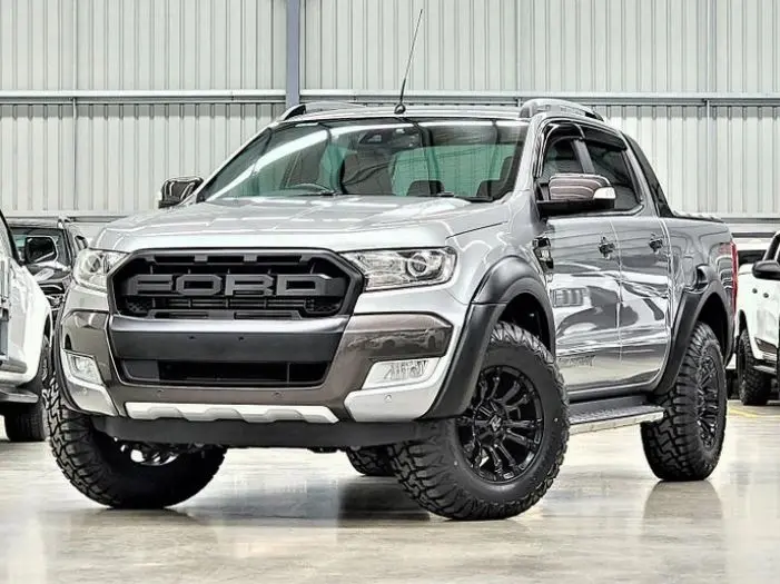Ranger 16- Front grill Ford logo
