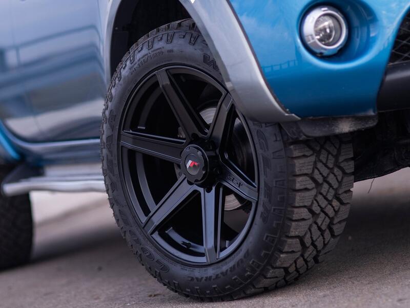 JRX6 velg 20X9 ET25 6X139.7 CB110
