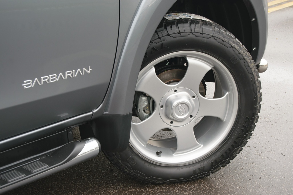Mitsubishi L200 Series 6 2019- 19X8.5 Cobra Grenada alloy wheel
