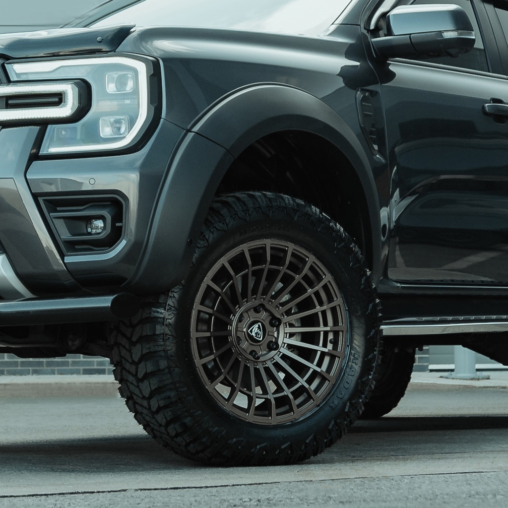 Ford Ranger 2023- Dynamic wheel arches in GLOSS BLACK 