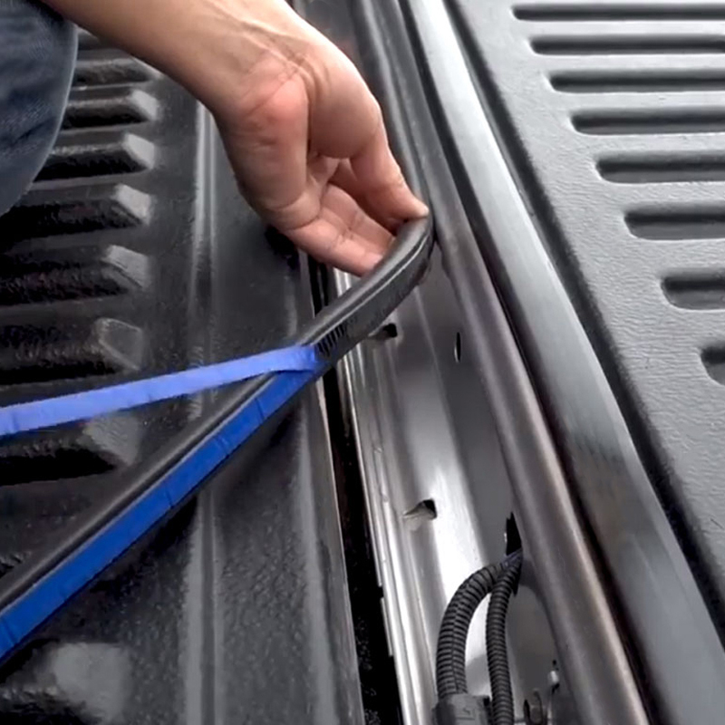 Isuzu D-Max tailgate seal kit